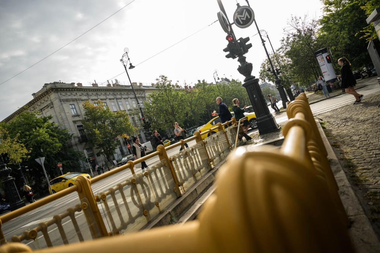 Best Seasons La Famiglia Budapest Esterno foto
